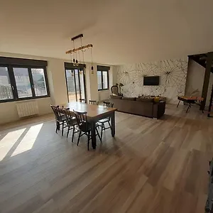 Maison Chaleureuse, Spacieuse Et Familiale Сasa de vacaciones